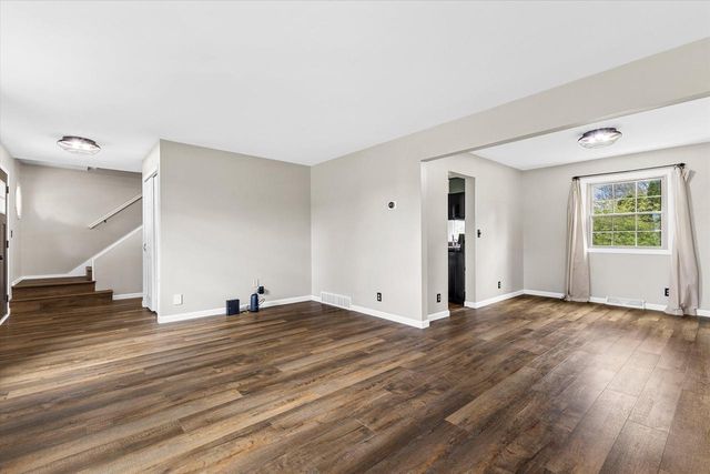 1200 Tiffany LANE, Oak Creek, WI 53154