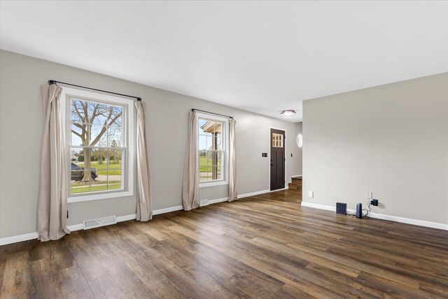 1200 Tiffany LANE, Oak Creek, WI 53154
