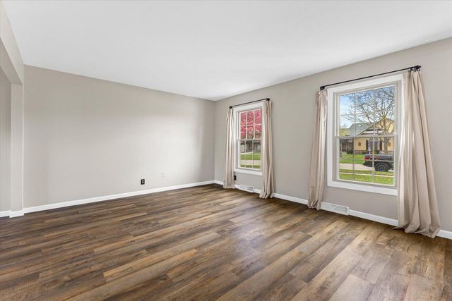 1200 Tiffany LANE, Oak Creek, WI 53154