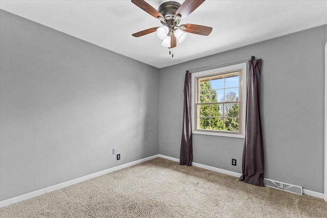 1200 Tiffany LANE, Oak Creek, WI 53154