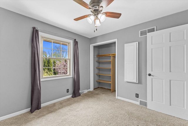 1200 Tiffany LANE, Oak Creek, WI 53154