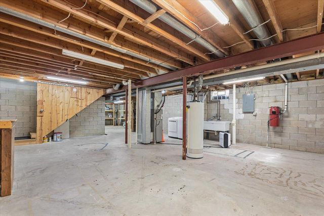 1200 Tiffany LANE, Oak Creek, WI 53154