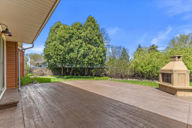 1200 Tiffany LANE, Oak Creek, WI 53154