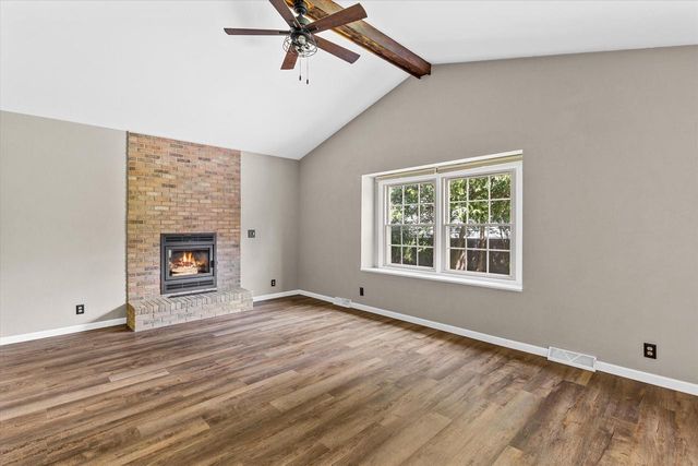 1200 Tiffany LANE, Oak Creek, WI 53154