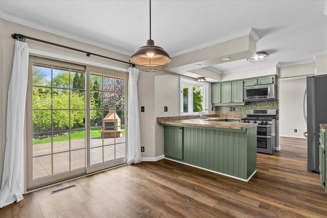 1200 Tiffany LANE, Oak Creek, WI 53154