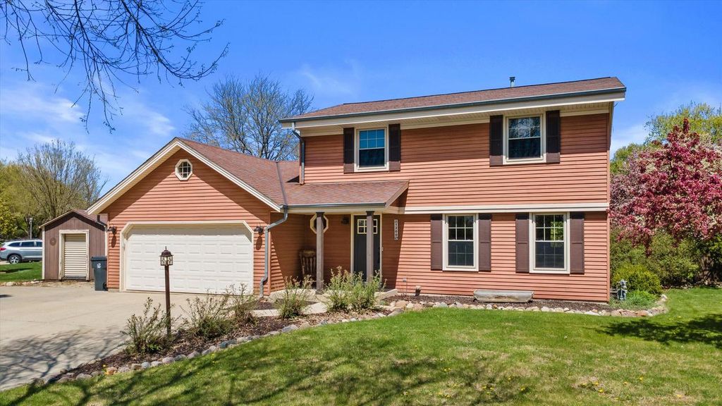 1200 Tiffany LANE, Oak Creek, WI 53154