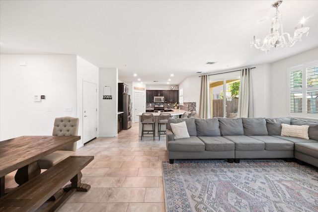 5331 Elderdown Way, Sacramento, CA 95835