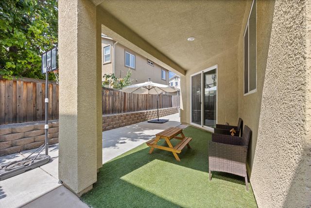 5331 Elderdown Way, Sacramento, CA 95835