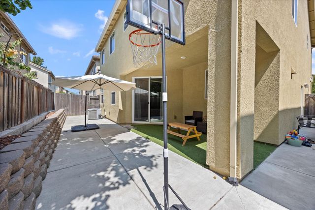 5331 Elderdown Way, Sacramento, CA 95835