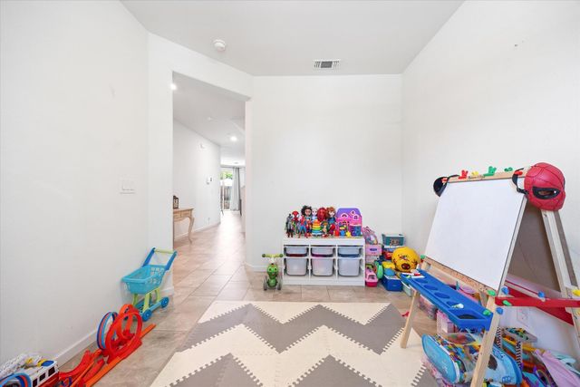 5331 Elderdown Way, Sacramento, CA 95835