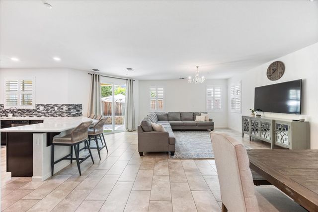 5331 Elderdown Way, Sacramento, CA 95835