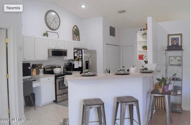 8062 TIMBER POINT Drive, Jacksonville, FL 32244