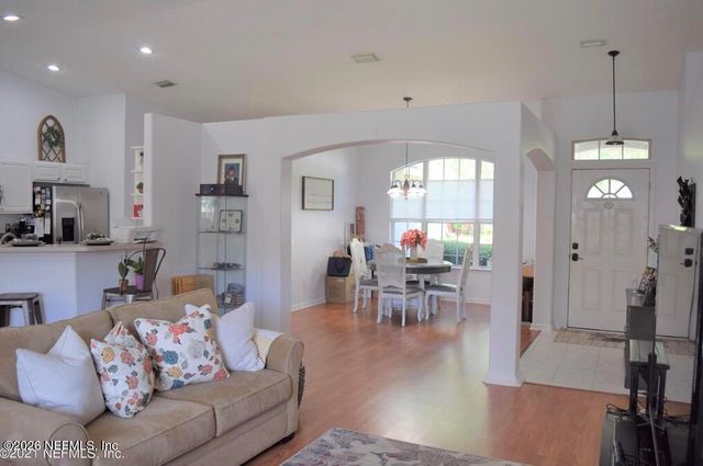 8062 TIMBER POINT Drive, Jacksonville, FL 32244