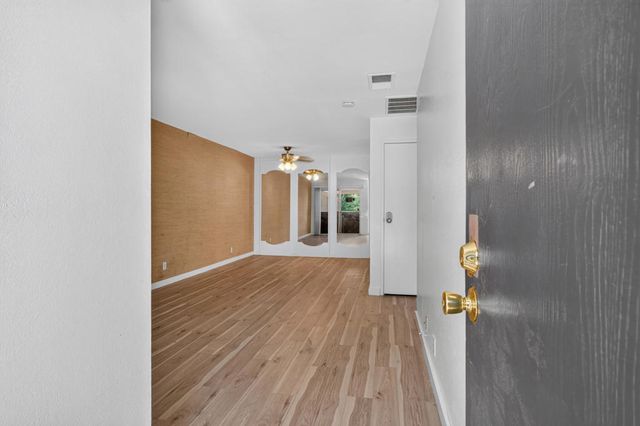 420 N Villa Court 208, Palm Springs, CA 92262