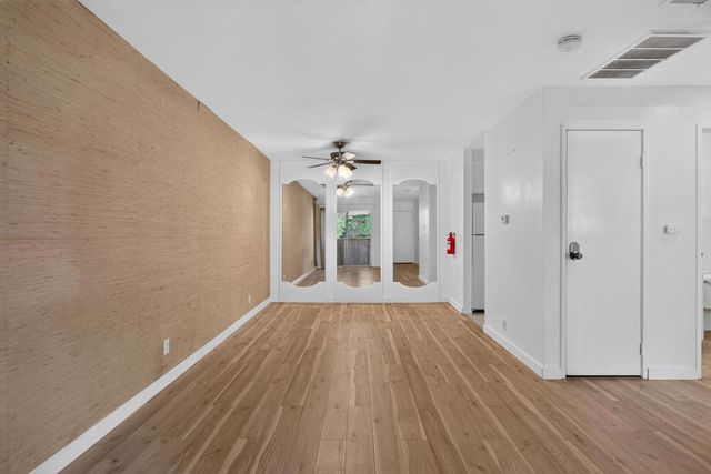 420 N Villa Court 208, Palm Springs, CA 92262