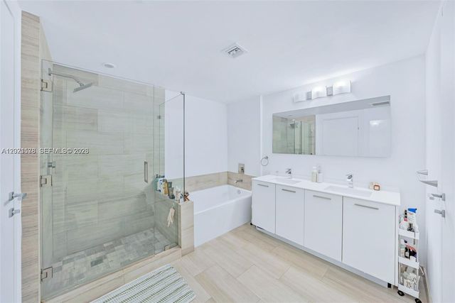 1300 Brickell Bay Dr 2104, Miami, FL 33131