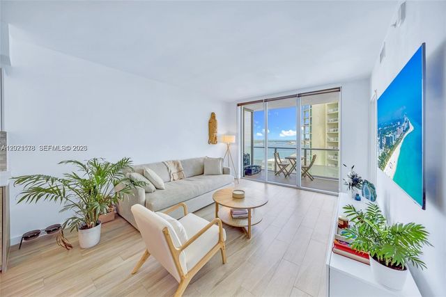 1300 Brickell Bay Dr 2104, Miami, FL 33131