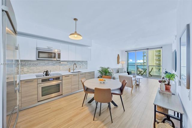 1300 Brickell Bay Dr 2104, Miami, FL 33131