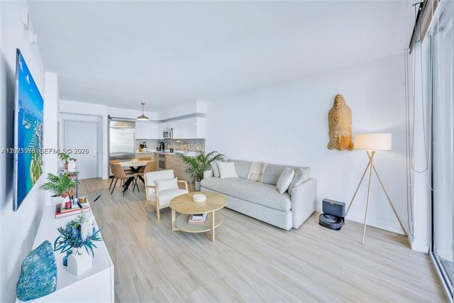 1300 Brickell Bay Dr 2104, Miami, FL 33131