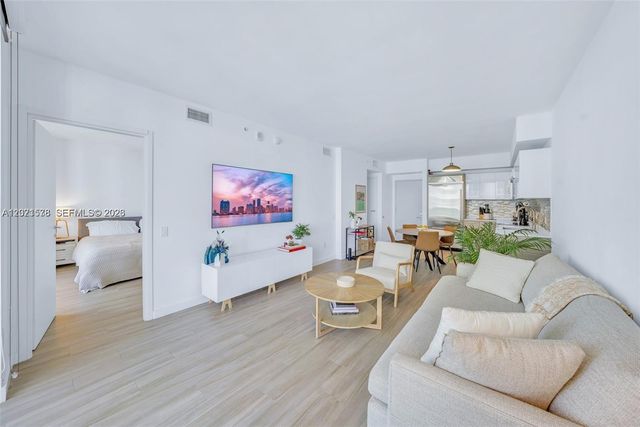 1300 Brickell Bay Dr 2104, Miami, FL 33131