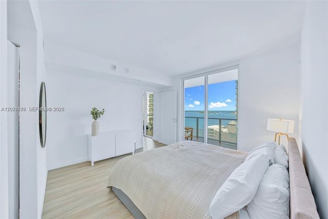 1300 Brickell Bay Dr 2104, Miami, FL 33131