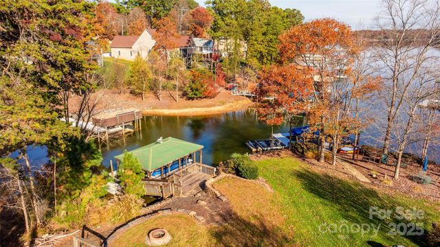 9372 Island Point Road, Sherrills Ford, NC 28673