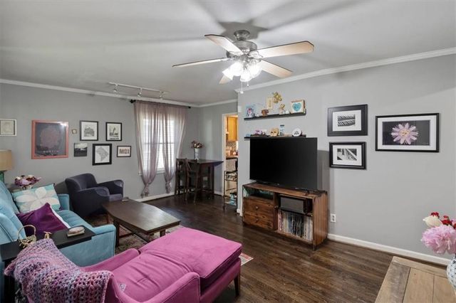 8325 Locust Street, Kansas City, MO 64131
