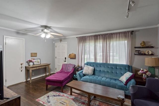 8325 Locust Street, Kansas City, MO 64131