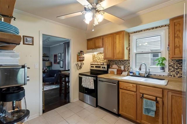 8325 Locust Street, Kansas City, MO 64131