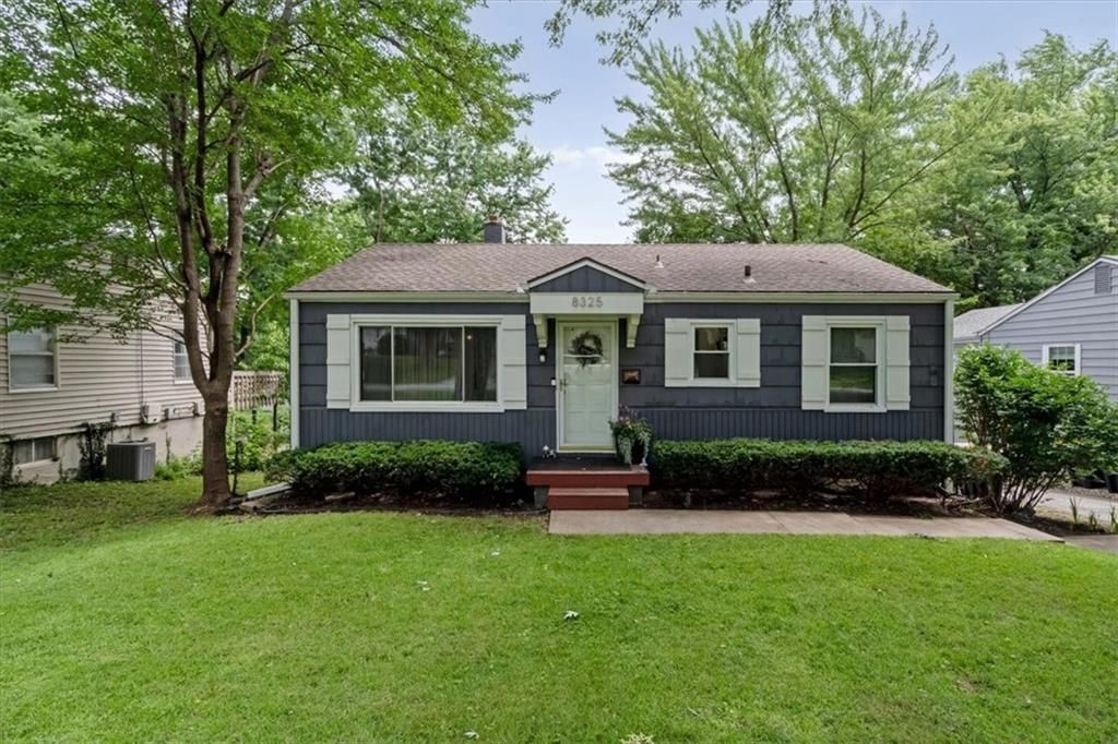 8325 Locust Street, Kansas City, MO 64131