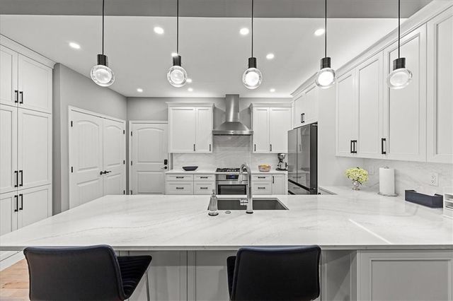 14811 Meadow Lane, Leawood, KS 66224