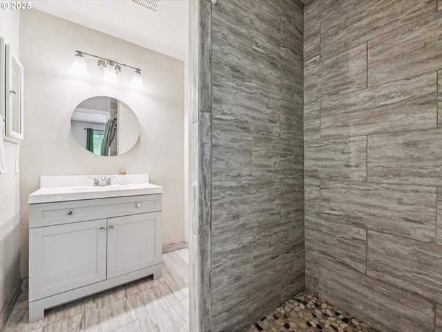 9908 Se TALBERT St, Clackamas, OR 97015