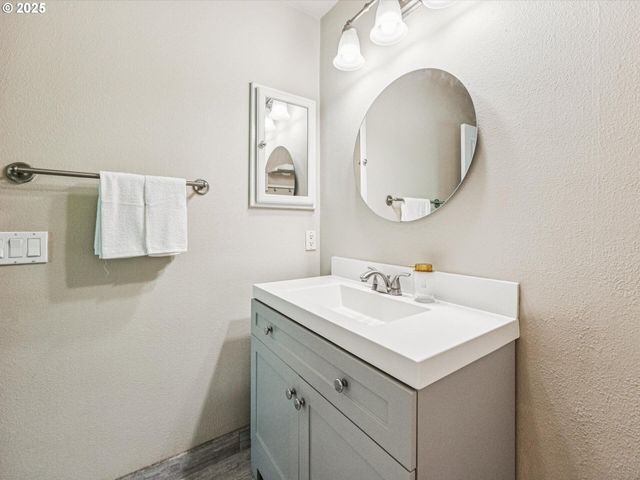 9908 Se TALBERT St, Clackamas, OR 97015
