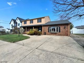 33 Nickel Ave, Sayreville Boro, NJ 08872