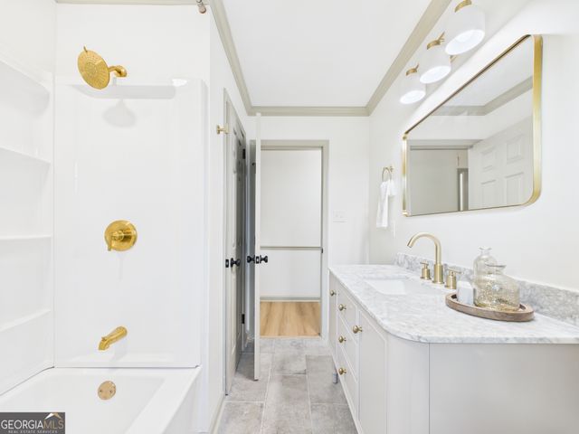 1068 S Pine Knoll Drive, Macon, GA 31204