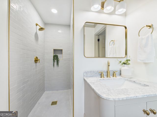 1068 S Pine Knoll Drive, Macon, GA 31204