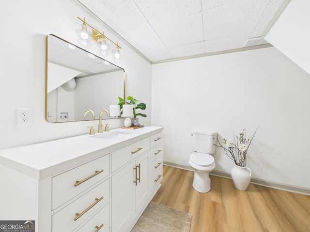 1068 S Pine Knoll Drive, Macon, GA 31204