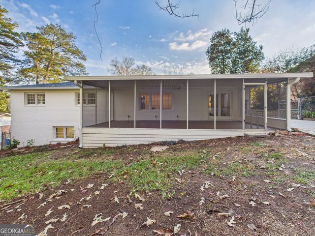 1068 S Pine Knoll Drive, Macon, GA 31204