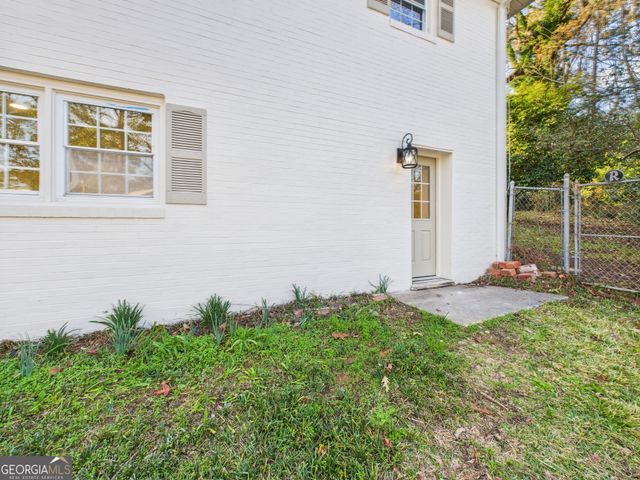 1068 S Pine Knoll Drive, Macon, GA 31204