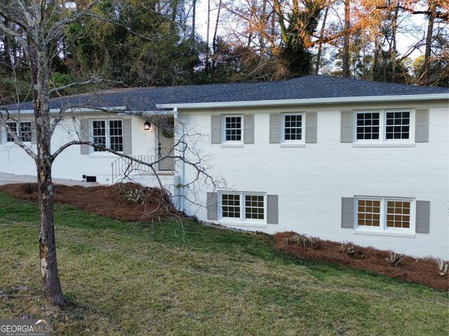 1068 S Pine Knoll Drive, Macon, GA 31204