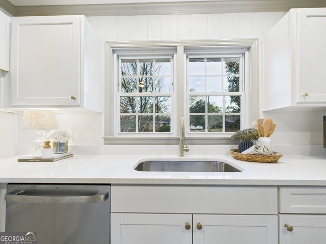 1068 S Pine Knoll Drive, Macon, GA 31204