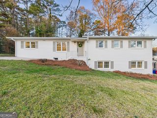 1068 S Pine Knoll Drive, Macon, GA 31204