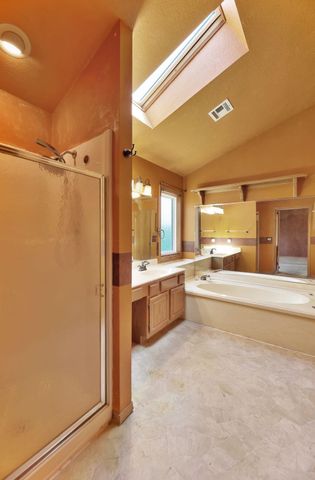 1202 S Stoneybrook Cir, Wichita, KS 67207