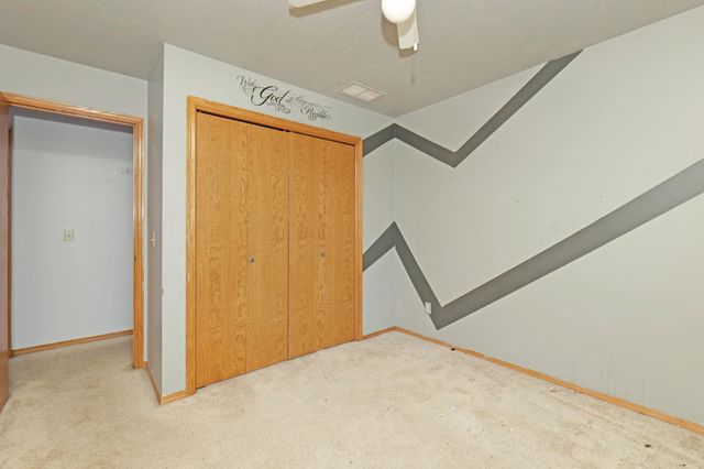 1202 S Stoneybrook Cir, Wichita, KS 67207