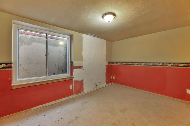 1202 S Stoneybrook Cir, Wichita, KS 67207