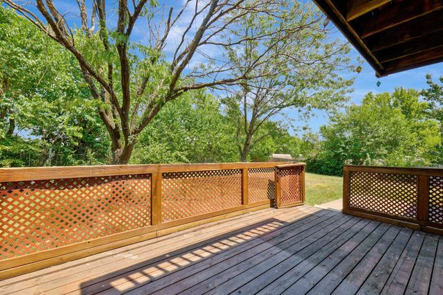 1202 S Stoneybrook Cir, Wichita, KS 67207