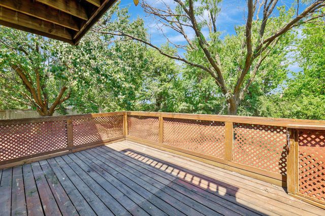 1202 S Stoneybrook Cir, Wichita, KS 67207