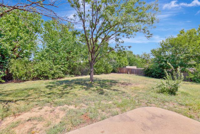 1202 S Stoneybrook Cir, Wichita, KS 67207