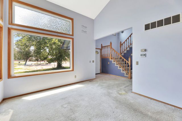 1202 S Stoneybrook Cir, Wichita, KS 67207