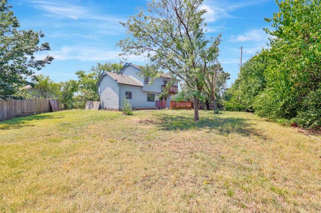 1202 S Stoneybrook Cir, Wichita, KS 67207